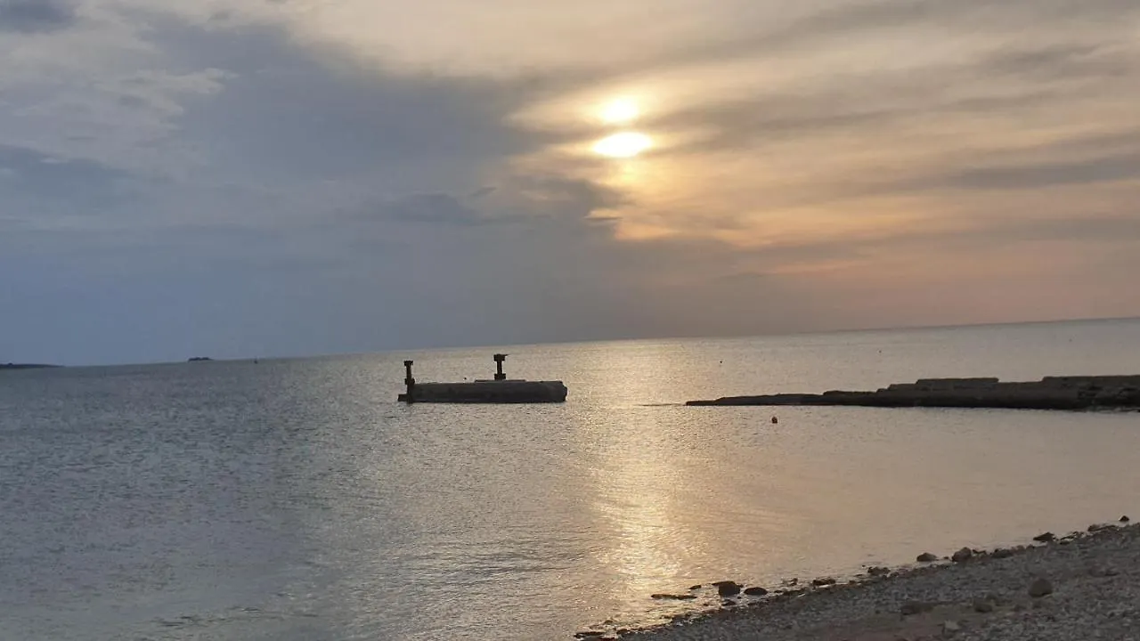 Kuca Za Stanovanje ,Cijeli Prostor Peroj